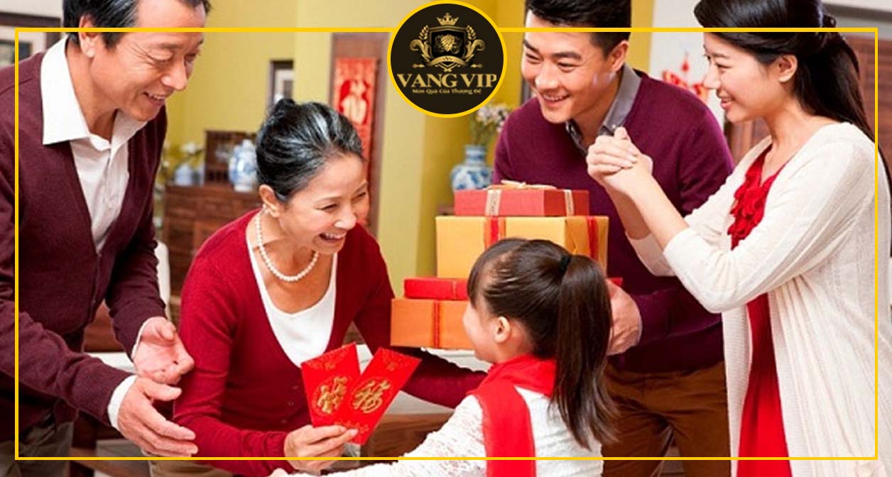 Quà biếu người lớn, gia đình dịp Tết 2024 chân thành & ý nghĩa nhất