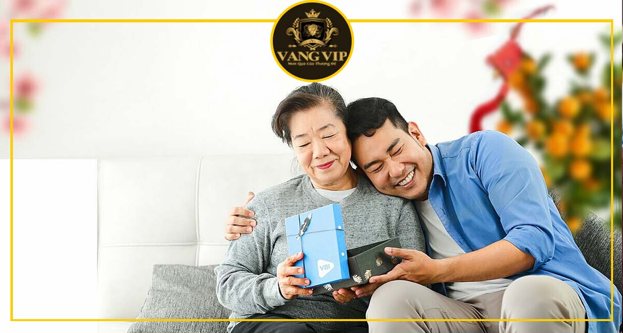 Gợi ý quà Tết cho bố mẹ ý nghĩa, thể hiện lòng báo hiếu