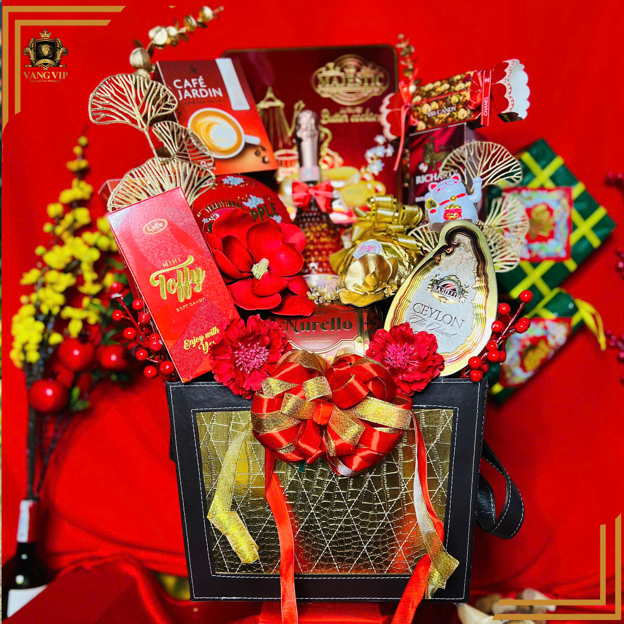 Lẵng quà Tết tông đỏ may mắn